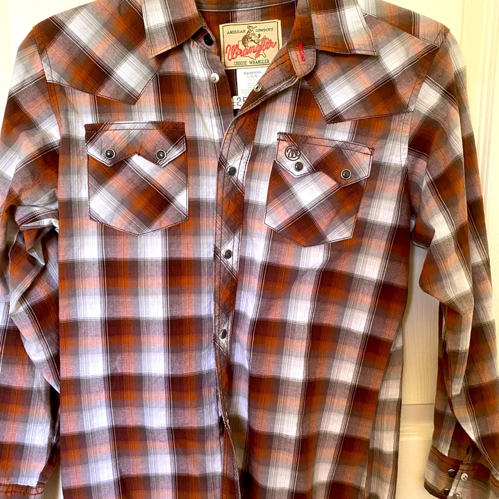 Boys Wrangler pearl snap shirt. Like new and pressed. Excellent condition